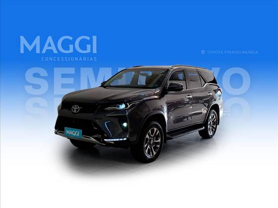 TOYOTA HILUX SW4 2.8 D-4D TURBO DIESEL SRX PLATINUM 7L 4X4 AUTOMÁTICO